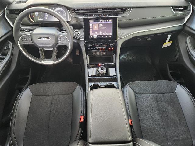 new 2025 Jeep Grand Cherokee car, priced at $39,500