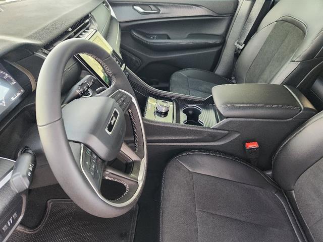 new 2025 Jeep Grand Cherokee car, priced at $39,500