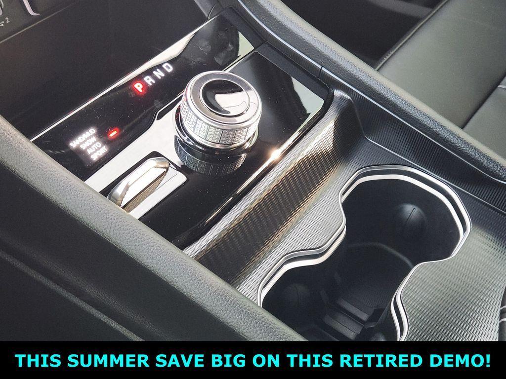 new 2025 Jeep Grand Cherokee car, priced at $45,705