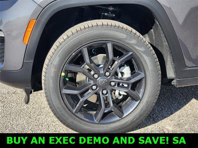 new 2025 Jeep Grand Cherokee car, priced at $47,230