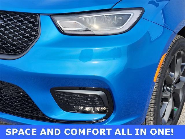 new 2026 Chrysler Pacifica car, priced at $41,275