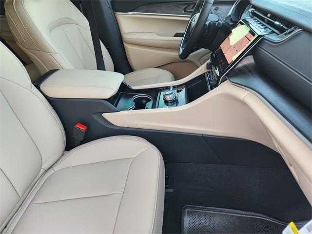 new 2025 Jeep Grand Cherokee car, priced at $46,135