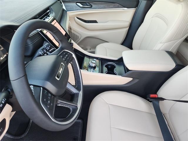 new 2025 Jeep Grand Cherokee car, priced at $46,135