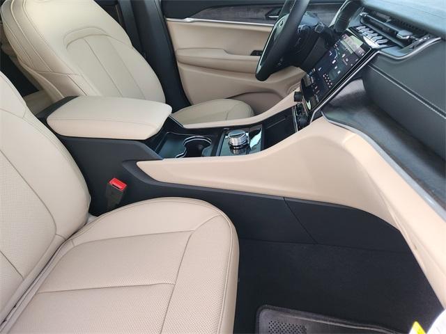 new 2025 Jeep Grand Cherokee car, priced at $43,185