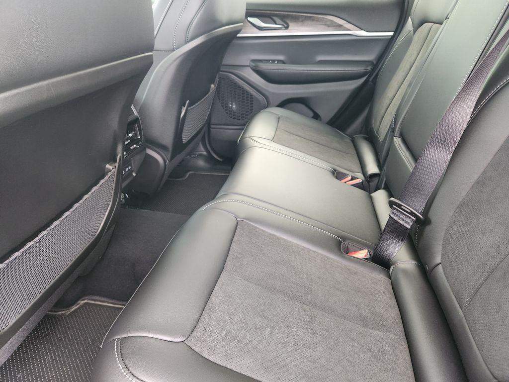 new 2026 Jeep Grand Cherokee car, priced at $39,105
