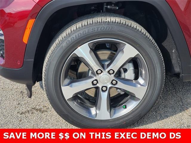 new 2025 Jeep Grand Cherokee car, priced at $48,060