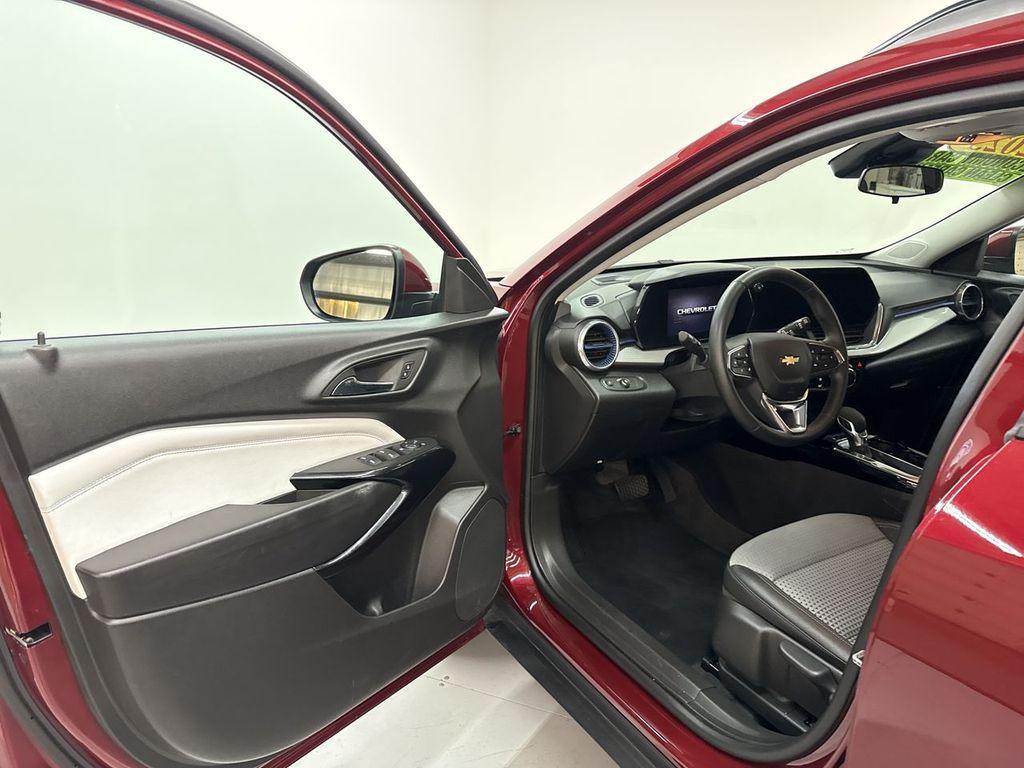 used 2025 Chevrolet Trax car, priced at $22,300