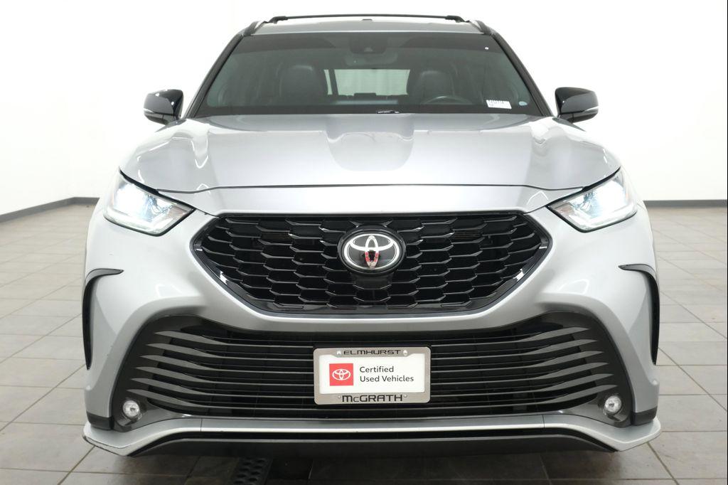 used 2021 Toyota Highlander car, priced at $32,866