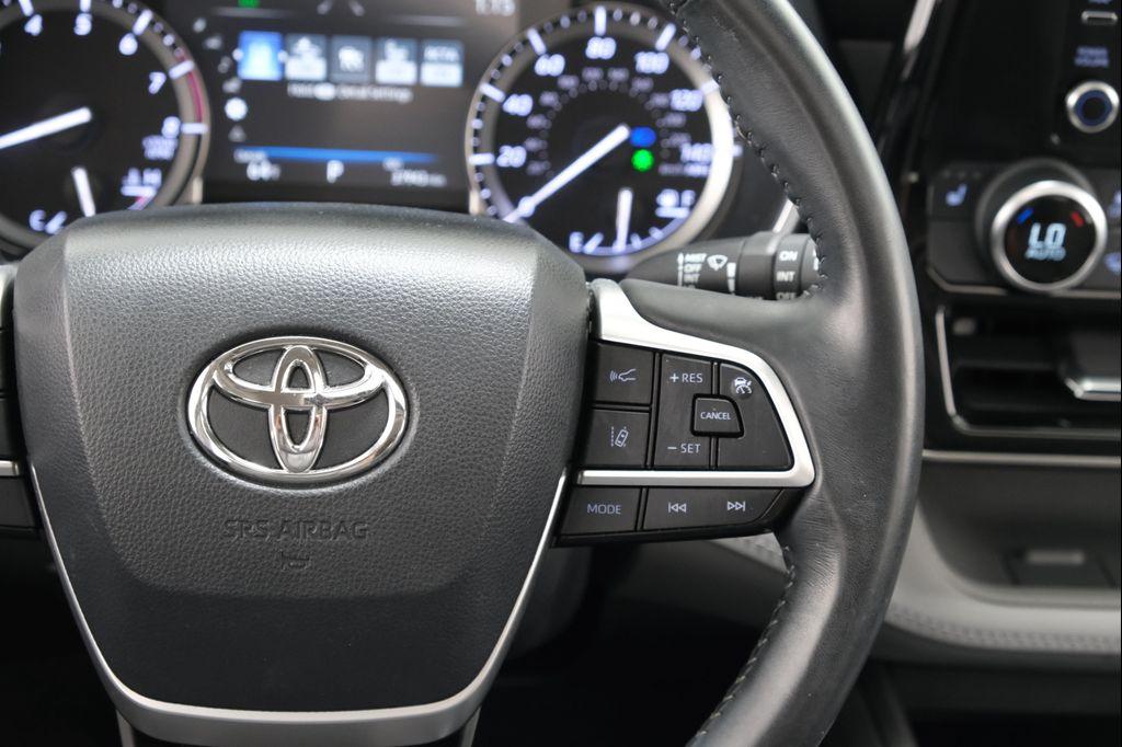 used 2022 Toyota Highlander car, priced at $38,266