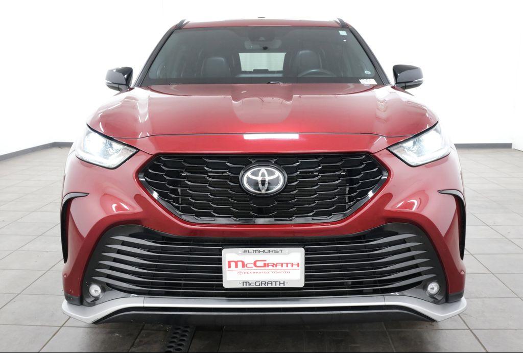used 2022 Toyota Highlander car, priced at $38,266