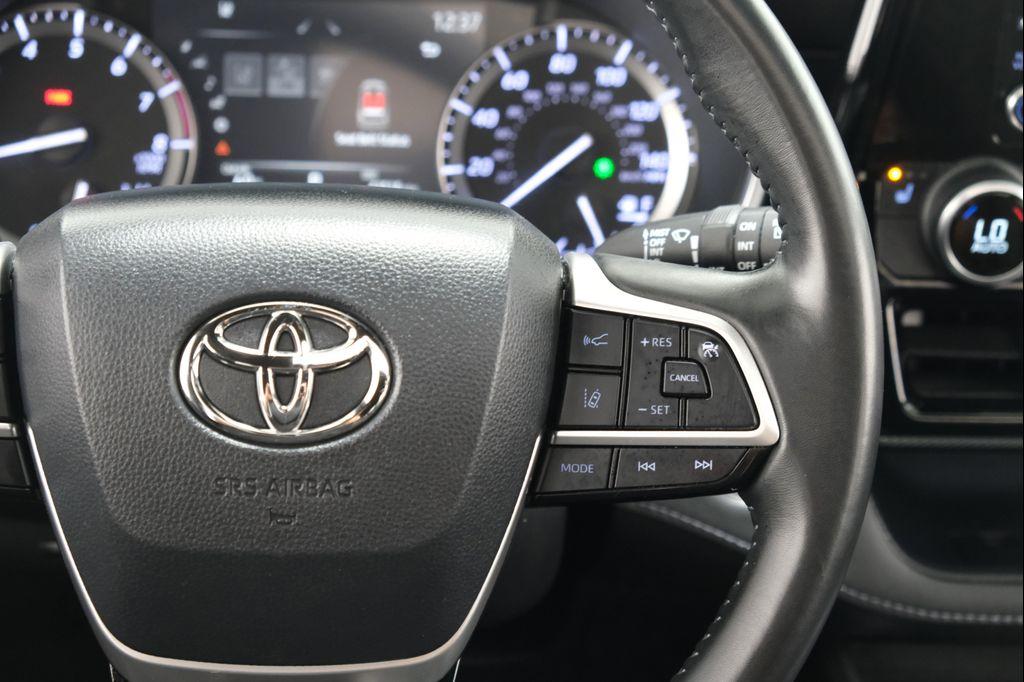 used 2022 Toyota Highlander car, priced at $38,266