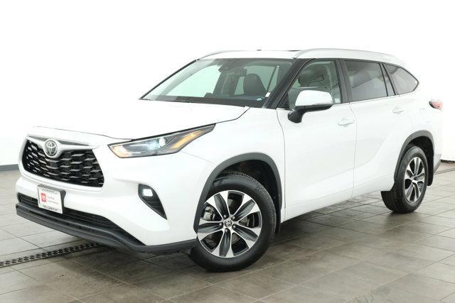 used 2025 Toyota Highlander car, priced at $45,888
