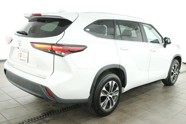 used 2025 Toyota Highlander car, priced at $45,888