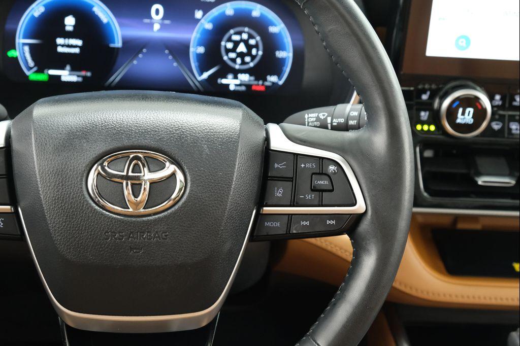 used 2023 Toyota Highlander Hybrid car, priced at $48,366