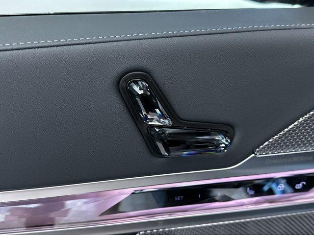 new 2025 BMW 760 car, priced at $133,075