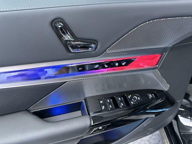 new 2025 BMW 760 car, priced at $132,675