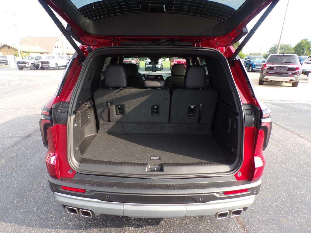 new 2026 Chevrolet Traverse car, priced at $47,145