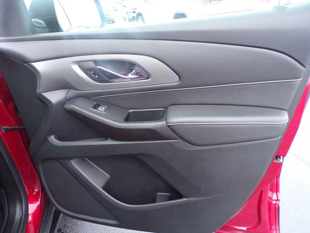 used 2023 Chevrolet Traverse car, priced at $32,977