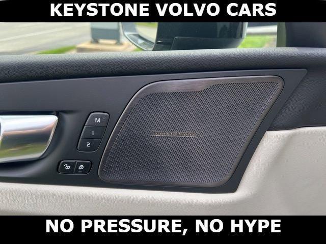 new 2026 Volvo XC60 car, priced at $61,061