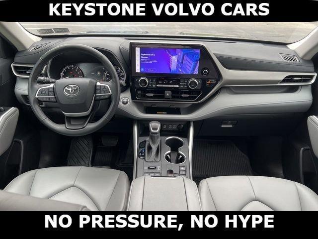 used 2024 Toyota Highlander car, priced at $37,995