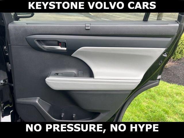 used 2024 Toyota Highlander car, priced at $37,995