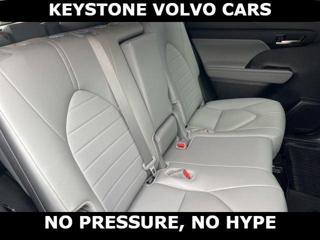used 2024 Toyota Highlander car, priced at $37,995