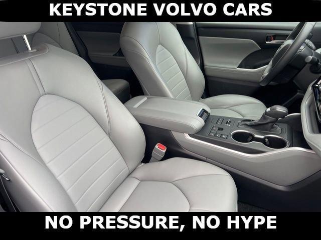 used 2024 Toyota Highlander car, priced at $37,995