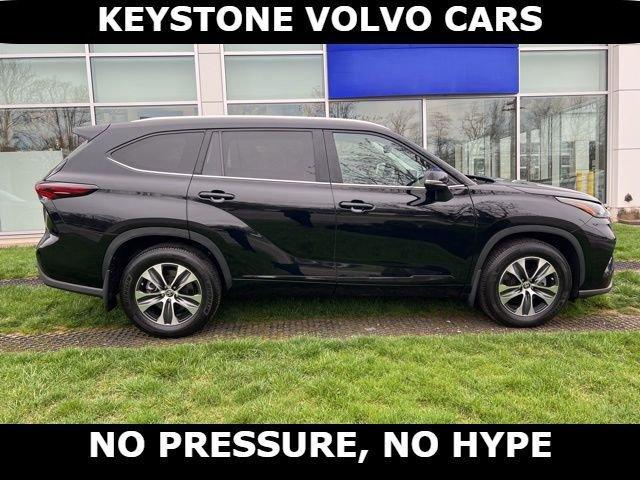 used 2024 Toyota Highlander car, priced at $37,995