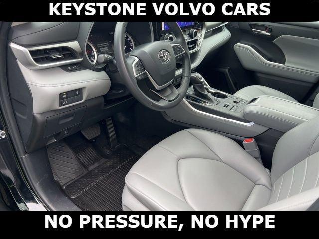 used 2024 Toyota Highlander car, priced at $37,995