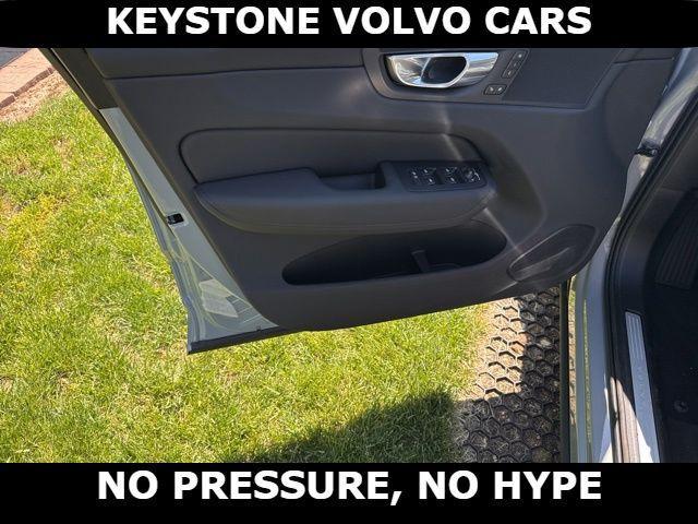 new 2026 Volvo XC60 Plug-In Hybrid car, priced at $69,405
