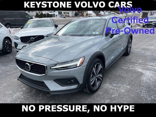 used 2025 Volvo V60 Cross Country car, priced at $35,995
