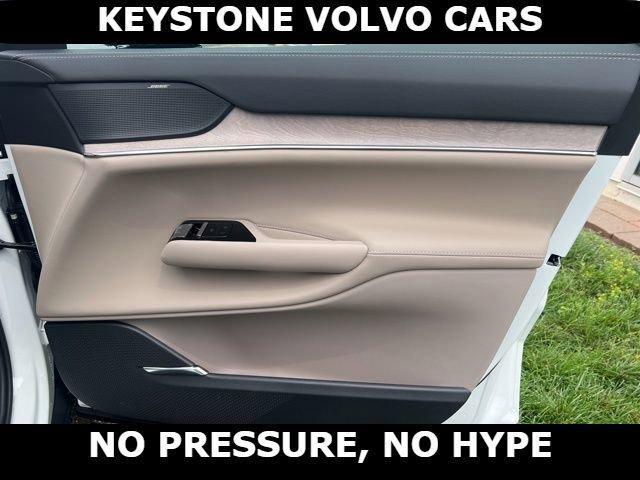 new 2025 Volvo EX90 car, priced at $75,426