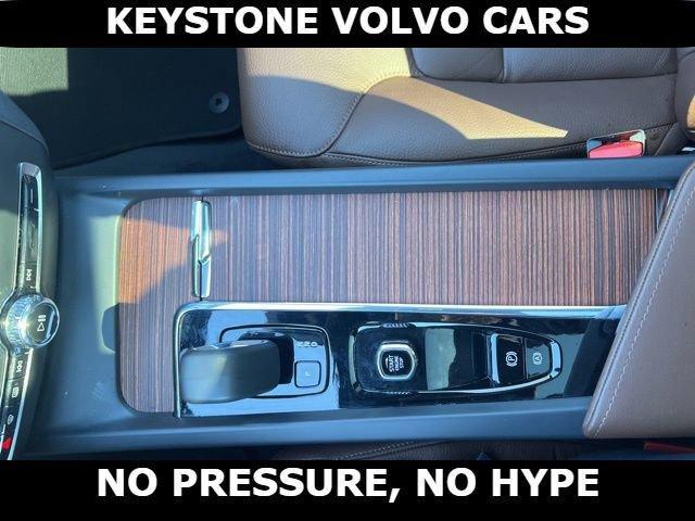 used 2025 Volvo V60 Cross Country car, priced at $35,995