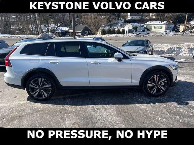 used 2025 Volvo V60 Cross Country car, priced at $35,995