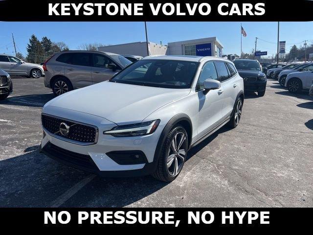 used 2025 Volvo V60 Cross Country car, priced at $35,995