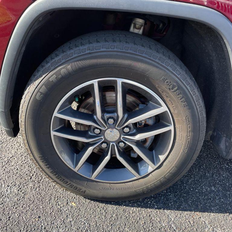 used 2017 Jeep Grand Cherokee car, priced at $15,999