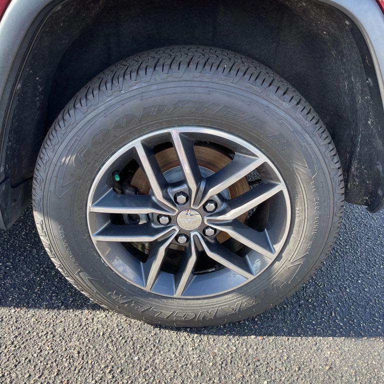 used 2017 Jeep Grand Cherokee car, priced at $15,999