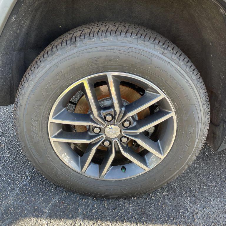 used 2017 Jeep Grand Cherokee car, priced at $15,999