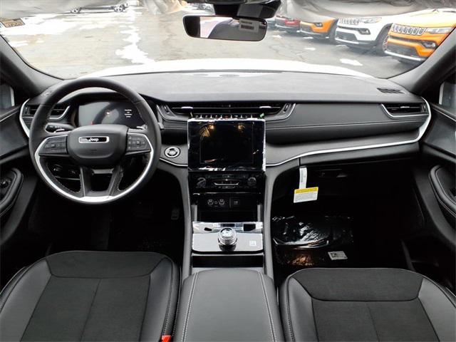 new 2025 Jeep Grand Cherokee car, priced at $38,923