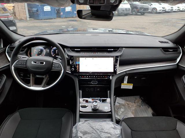 new 2026 Jeep Grand Cherokee car, priced at $40,588