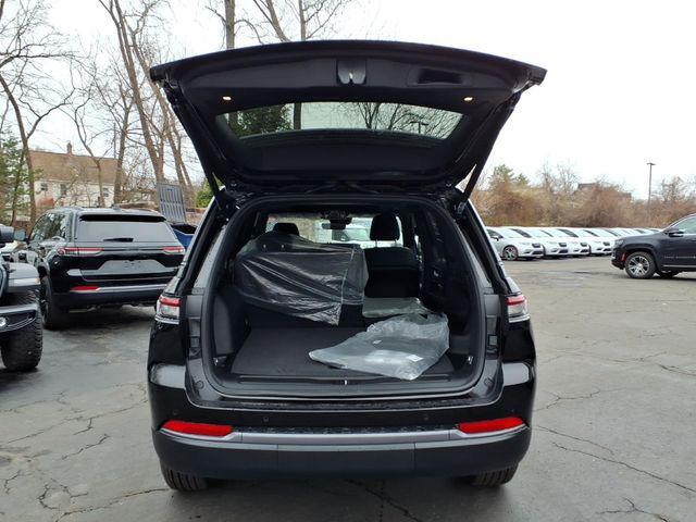 new 2026 Jeep Grand Cherokee car, priced at $40,588