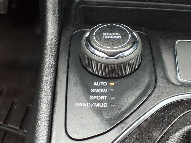 used 2020 Jeep Cherokee car, priced at $19,109