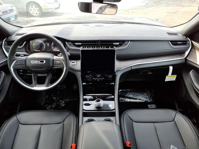 new 2025 Jeep Grand Cherokee car, priced at $41,061