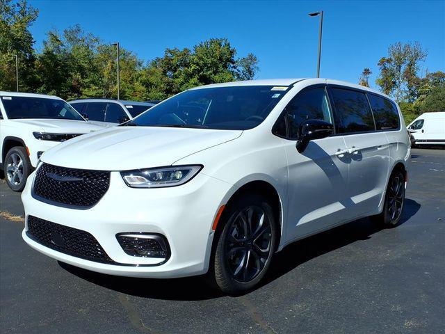 new 2026 Chrysler Pacifica car, priced at $40,814