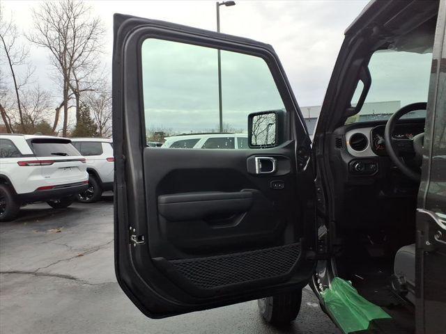 new 2026 Jeep Gladiator car, priced at $39,673