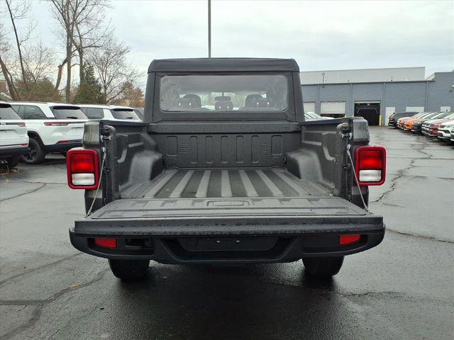 new 2026 Jeep Gladiator car, priced at $39,673