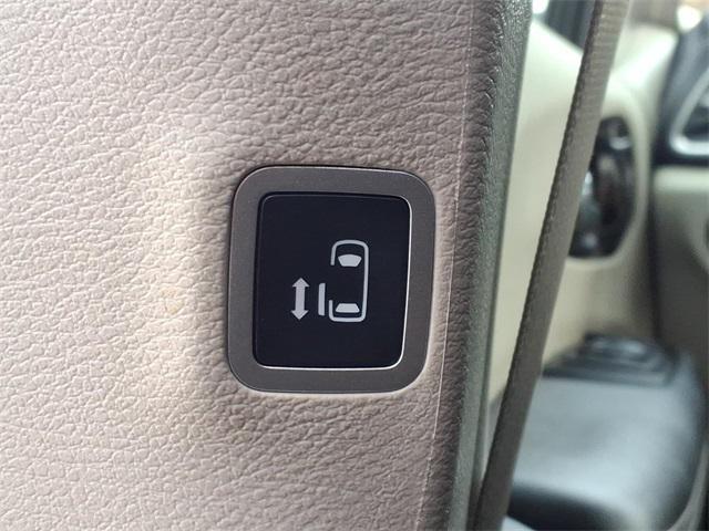 used 2023 Chrysler Pacifica car, priced at $32,645