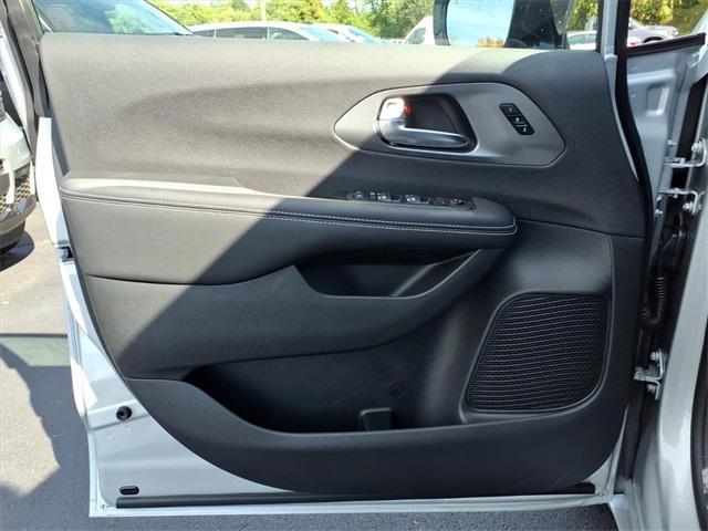 new 2026 Chrysler Pacifica car, priced at $43,615