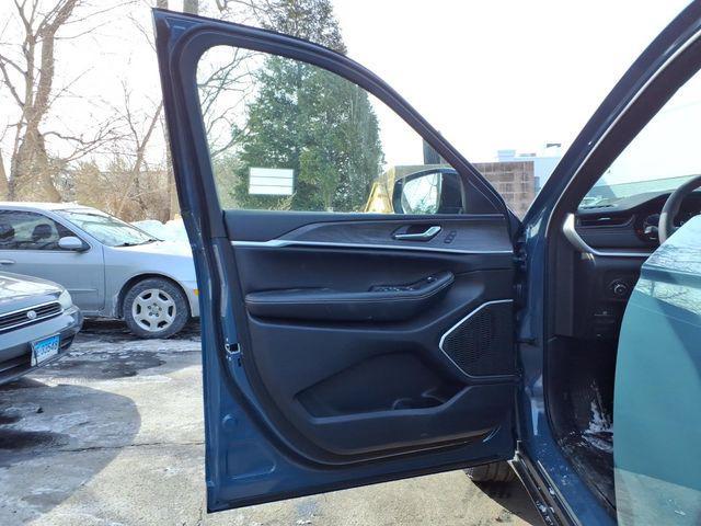 new 2026 Jeep Grand Cherokee car, priced at $44,528