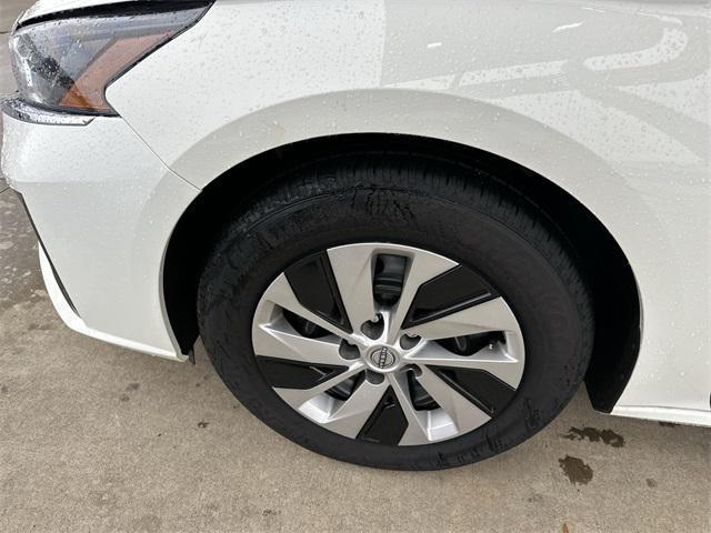 new 2025 Nissan Altima car, priced at $26,008